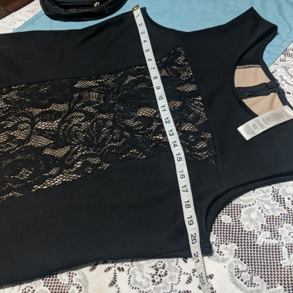 Black Lacey Dress Size Xl .Great Condition Zips in Back . - Picture 3 of 7
